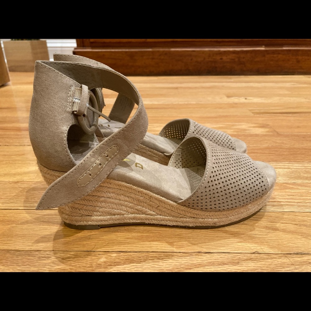 Tan espadrille sandals